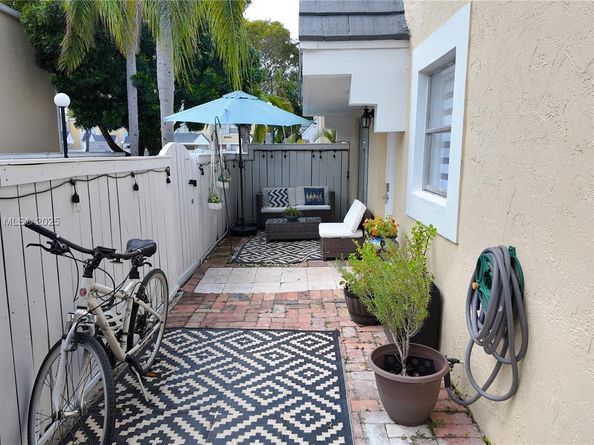 4555 SW 68th Ct Cir 111, Miami FL 33155