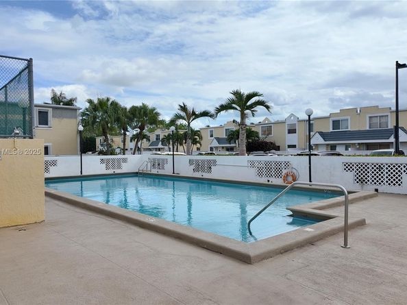 4555 SW 68th Ct Cir 111, Miami FL 33155