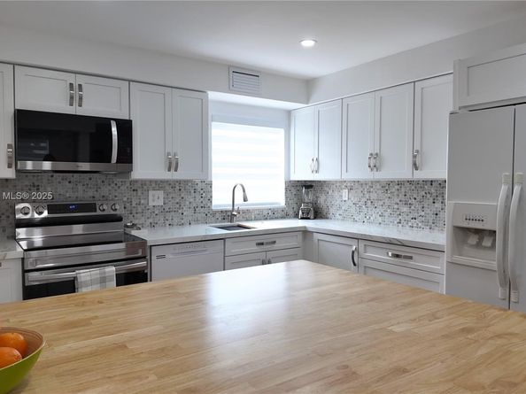 4555 SW 68th Ct Cir 111, Miami FL 33155