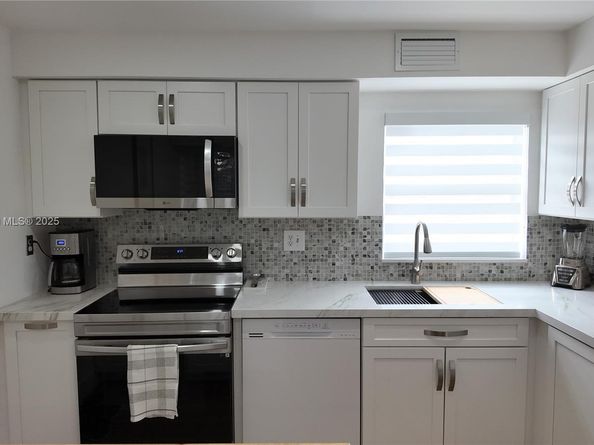 4555 SW 68th Ct Cir 111, Miami FL 33155