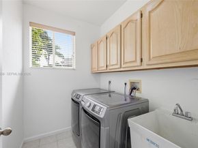 3038 Lakewood Dr, Weston FL 33332