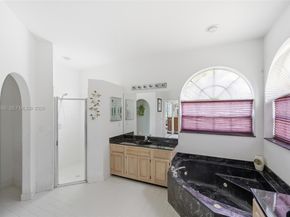 3038 Lakewood Dr, Weston FL 33332