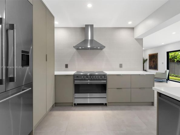 1001 NE 84th St, Miami FL 33138