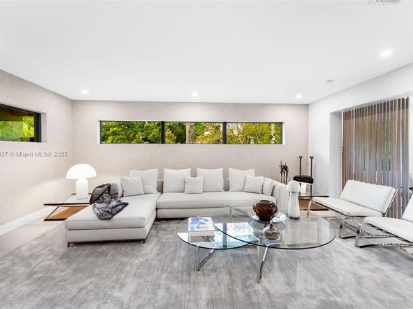 1001 NE 84th St, Miami FL 33138