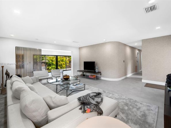 1001 NE 84th St, Miami FL 33138