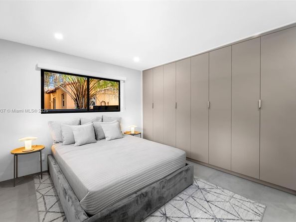 1001 NE 84th St, Miami FL 33138