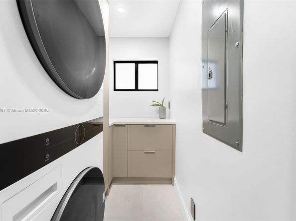 1001 NE 84th St, Miami FL 33138