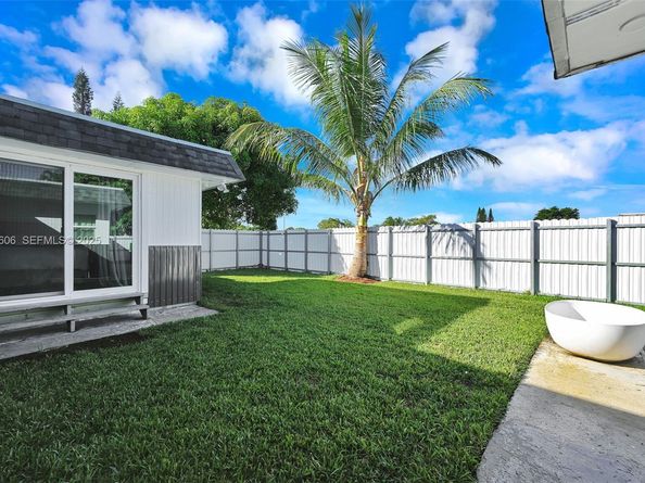 6303 NW 71st Ave, Tamarac FL 33321