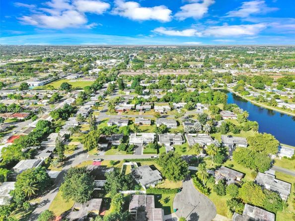 6303 NW 71st Ave, Tamarac FL 33321