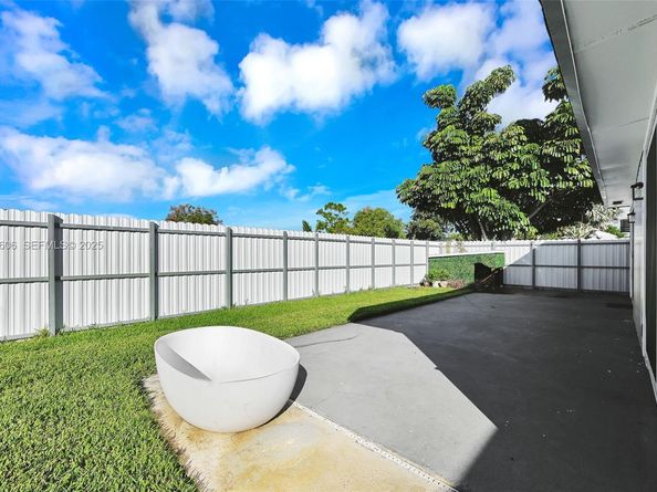 6303 NW 71st Ave, Tamarac FL 33321