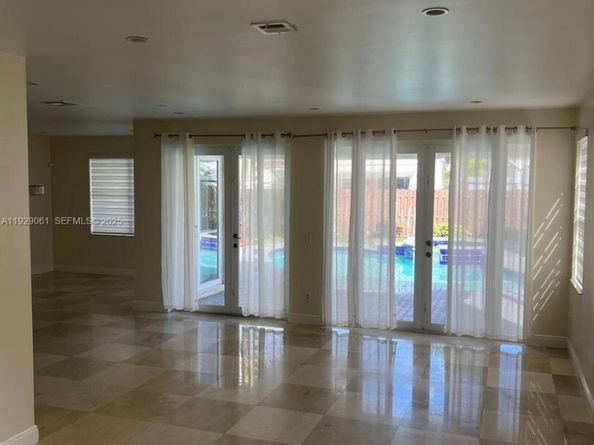 574 NW 159th Ave, Pembroke Pines FL 33028