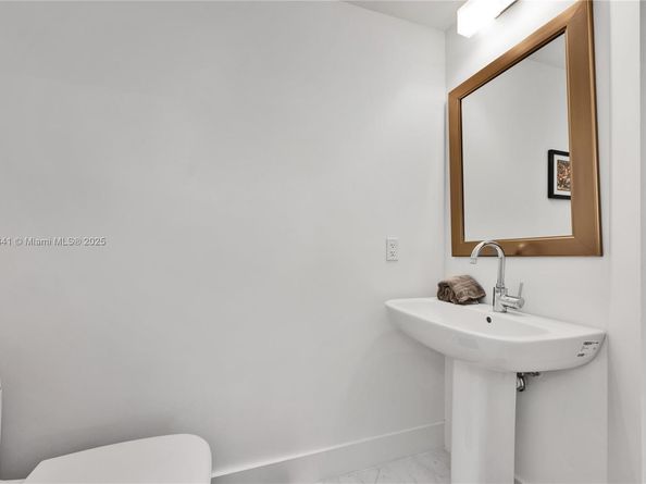 301 Altara Ave 511, Coral Gables FL 33146