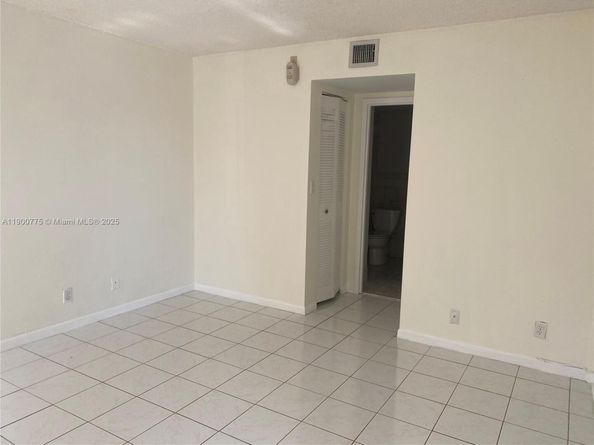 16570 NE 26th Ave 3C, North Miami Beach FL 33160