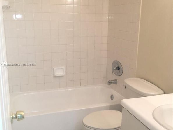 15675 SW 74th Circle Dr 14, Miami FL 33193