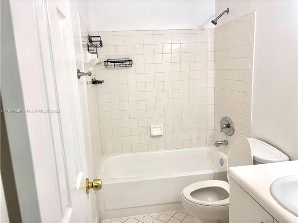 15675 SW 74th Circle Dr 14, Miami FL 33193