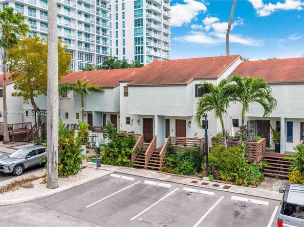 1901 NW S River Dr 30C, Miami FL 33125