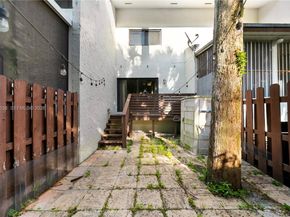 1901 NW S River Dr 30C, Miami FL 33125