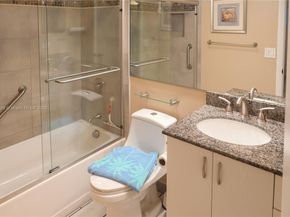 9423 S Hollybrook Lake Dr 108, Pembroke Pines FL 33025
