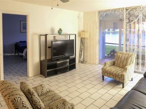 9423 S Hollybrook Lake Dr 108, Pembroke Pines FL 33025