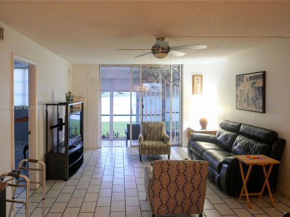 9423 S Hollybrook Lake Dr 108, Pembroke Pines FL 33025