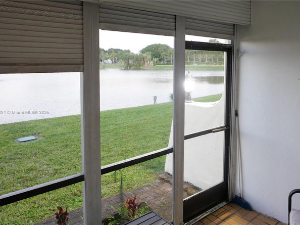 9423 S Hollybrook Lake Dr 108, Pembroke Pines FL 33025