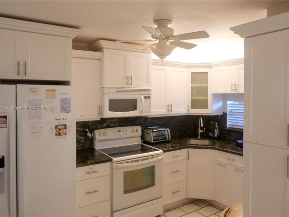 9423 S Hollybrook Lake Dr 108, Pembroke Pines FL 33025