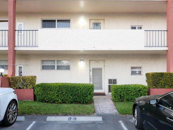 9423 S Hollybrook Lake Dr 108, Pembroke Pines FL 33025