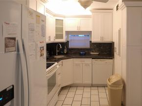 9423 S Hollybrook Lake Dr 108, Pembroke Pines FL 33025