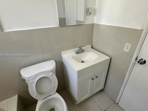 756 NW 5th St, Hallandale Beach FL 33009