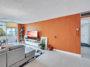 488 NW 165th St Rd B312, Miami FL 33169