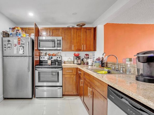 488 NW 165th St Rd B312, Miami FL 33169