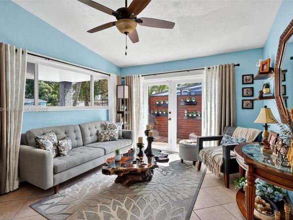 7120 Wilson St, Hollywood FL 33024