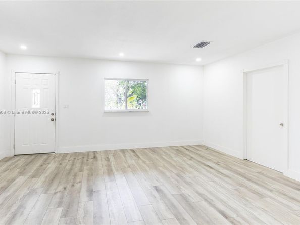 6440 SW 20th St, Miramar FL 33023