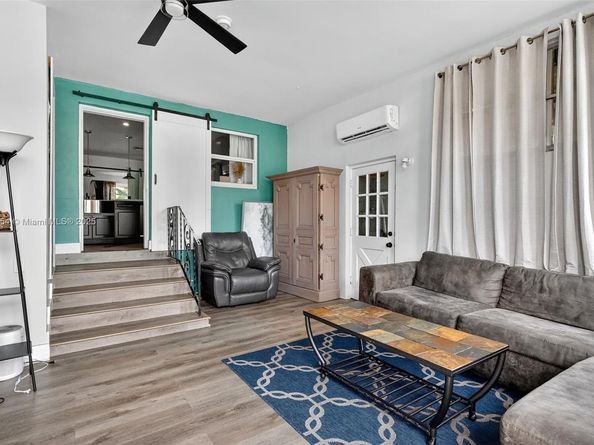 1949 Wiley St, Hollywood FL 33020