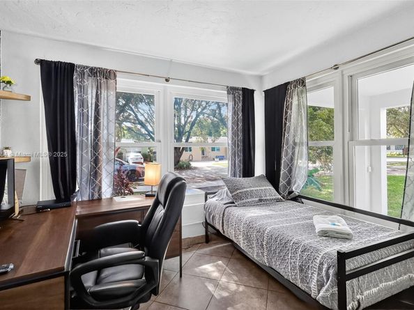 1949 Wiley St, Hollywood FL 33020