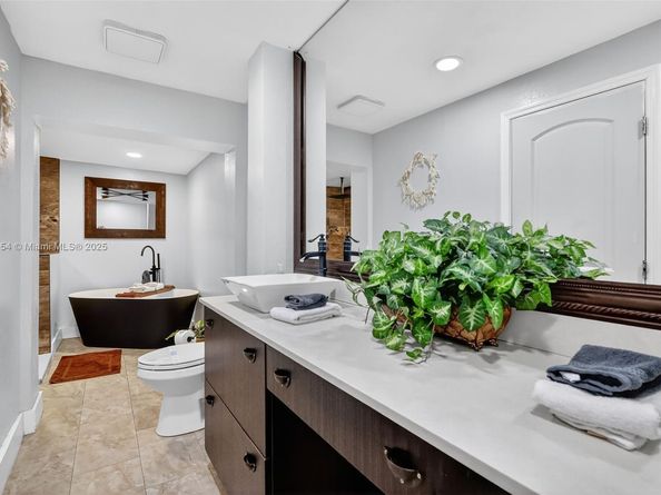 1949 Wiley St, Hollywood FL 33020