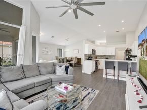 8795 NW 76th Pl, Tamarac FL 33321