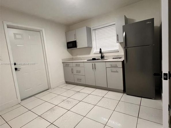 10450 SW 43rd St, Miami FL 33165