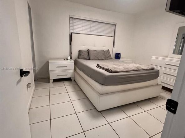 10450 SW 43rd St, Miami FL 33165
