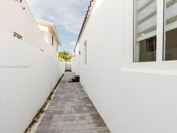 2101 SW 16th Ter, Miami FL 33145