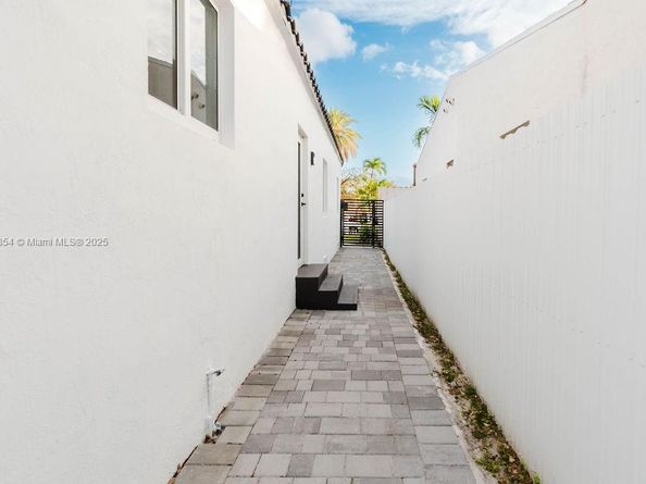 2101 SW 16th Ter, Miami FL 33145