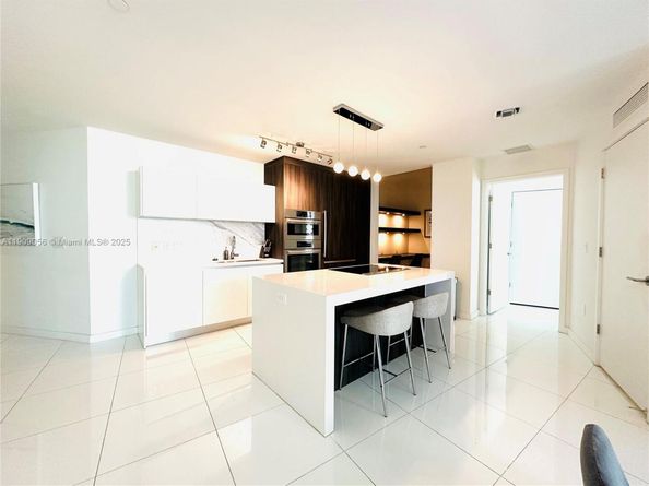 851 NE 1st Ave 2303, Miami FL 33132