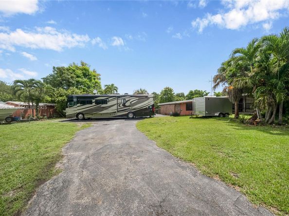 6801 SW 136th St, Pinecrest FL 33156