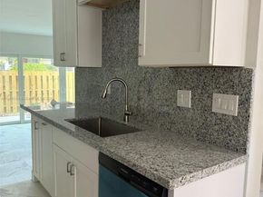 8183 NW 8th Mnr 9, Plantation FL 33324