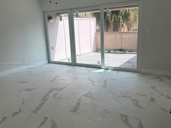 8183 NW 8th Mnr 9, Plantation FL 33324