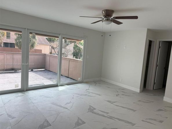 8183 NW 8th Mnr 9, Plantation FL 33324