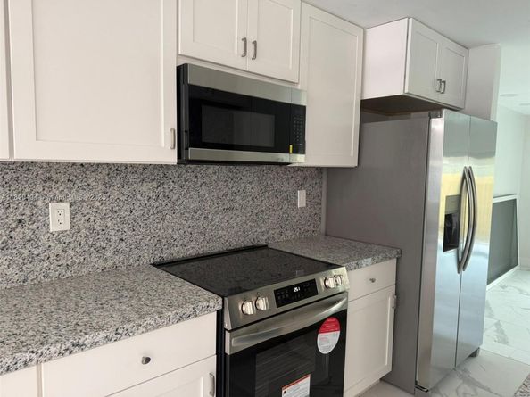 8183 NW 8th Mnr 9, Plantation FL 33324