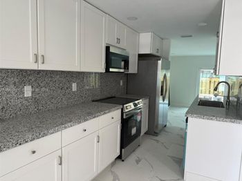8183 NW 8th Mnr