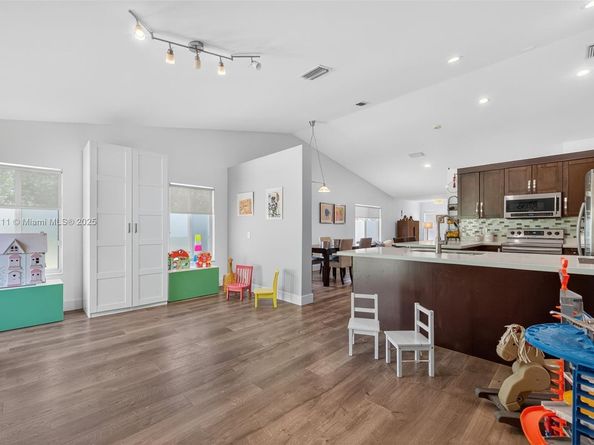 4357 Magnolia Ridge Dr, Weston FL 33331