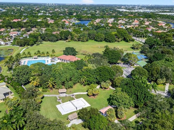 4357 Magnolia Ridge Dr, Weston FL 33331